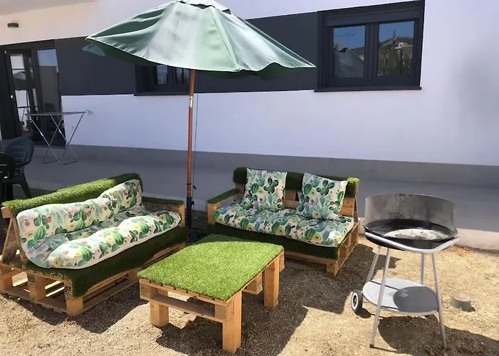 Apartamento Bajo Con Jardin En Primera Linea De Playa *