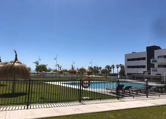Bajo Con Jardin En Primera Linea De Playa *