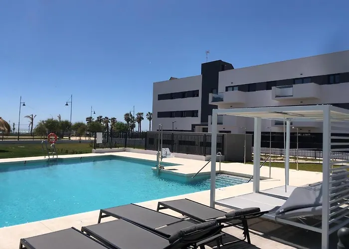 Apartamento Bajo Con Jardin En Primera Linea De Playa *