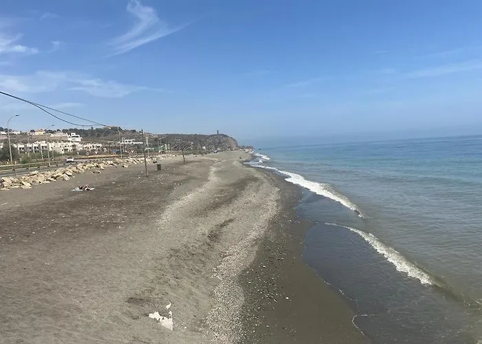 Bajo Con Jardin En Primera Linea De Playa * Málaga