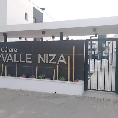 Bajo Con Jardin En Primera Linea De Playa Appartement